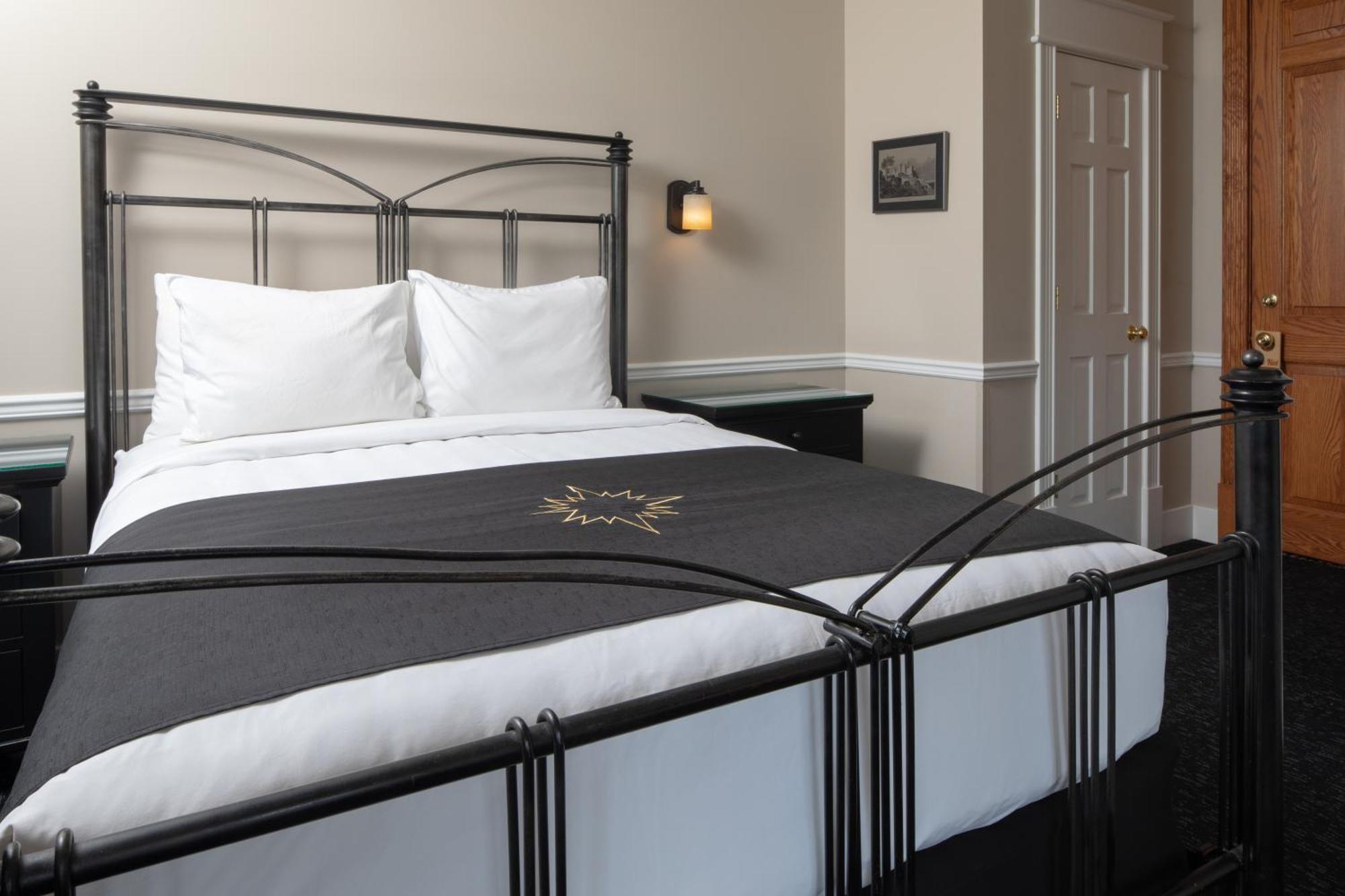 Inn At Black Star Farms Suttons Bay Phòng bức ảnh